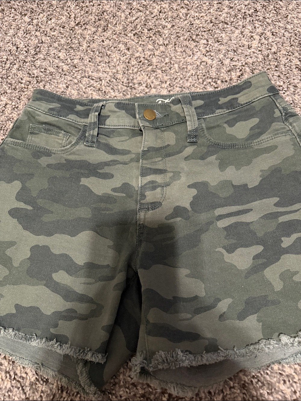 Universal Thread Camouflage Frayed-Hem Jean Shorts - Green